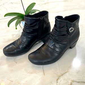 Earth Origins Black Side Zip Booties